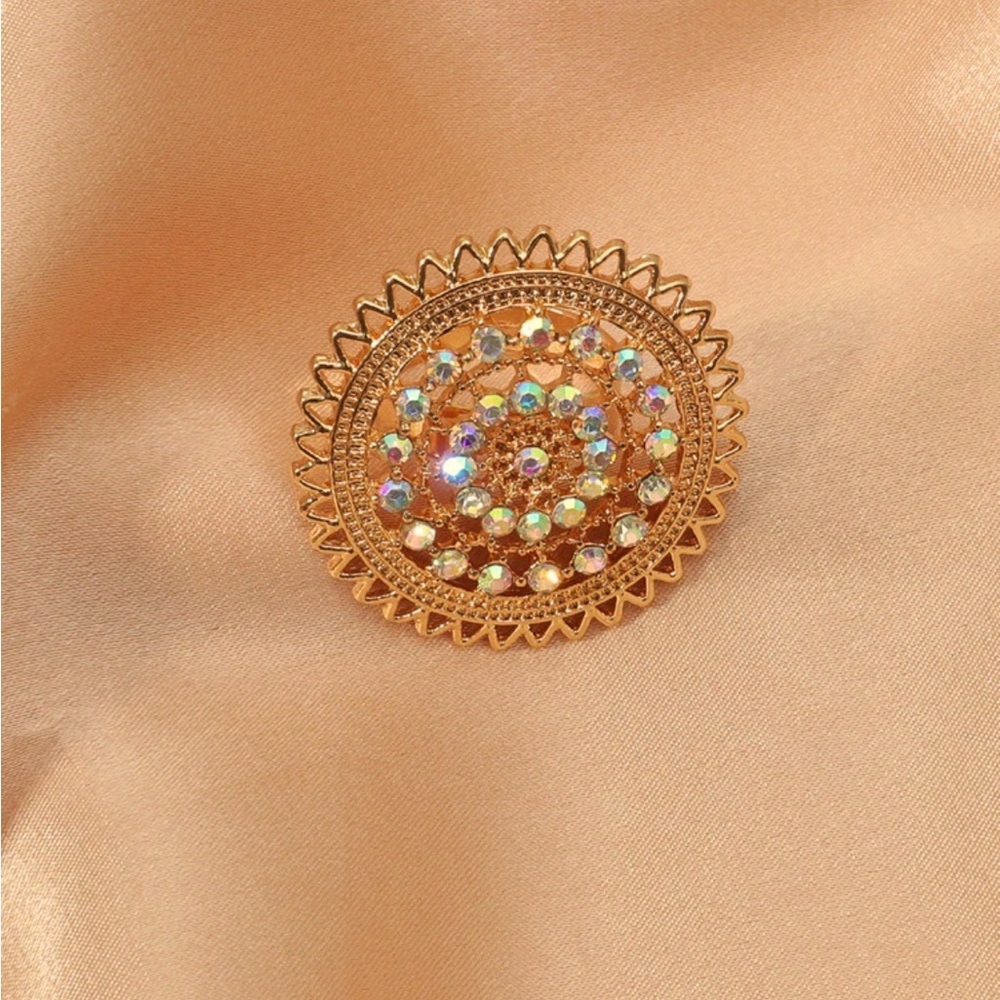Oversized Rhinestone Ring NEW 🏷️ - Picture 2 of 3